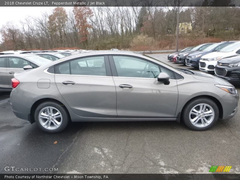 Pepperdust Metallic / Jet Black 2018 Chevrolet Cruze LT