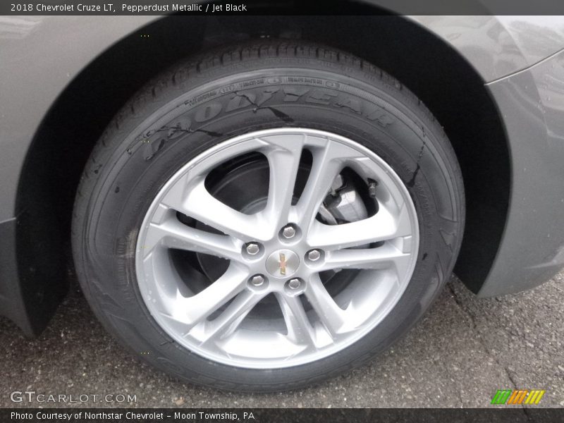 Pepperdust Metallic / Jet Black 2018 Chevrolet Cruze LT
