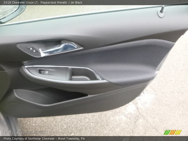 Pepperdust Metallic / Jet Black 2018 Chevrolet Cruze LT