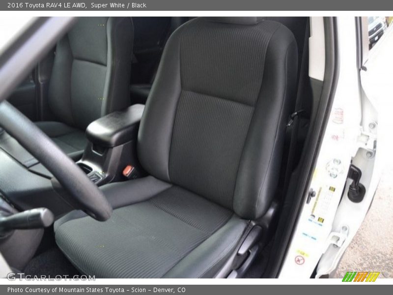 Super White / Black 2016 Toyota RAV4 LE AWD