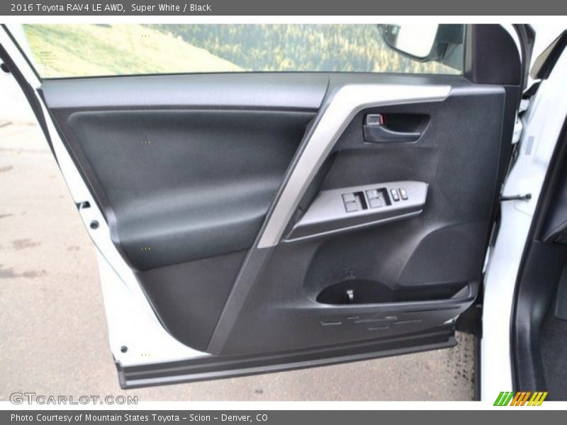 Super White / Black 2016 Toyota RAV4 LE AWD