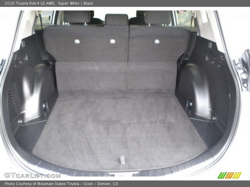 Super White / Black 2016 Toyota RAV4 LE AWD