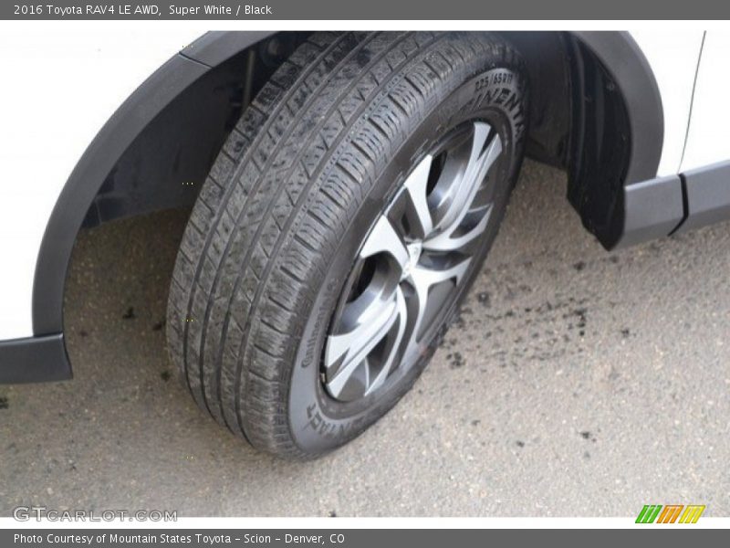 Super White / Black 2016 Toyota RAV4 LE AWD