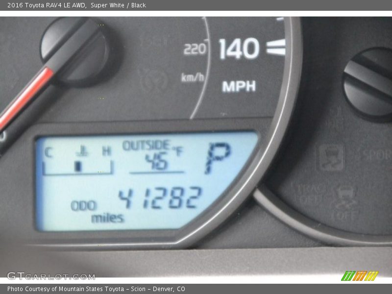 Super White / Black 2016 Toyota RAV4 LE AWD
