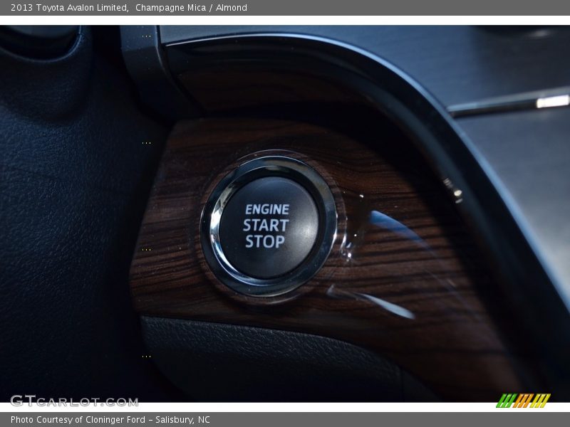 Champagne Mica / Almond 2013 Toyota Avalon Limited