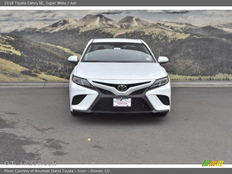 Super White / Ash 2018 Toyota Camry SE