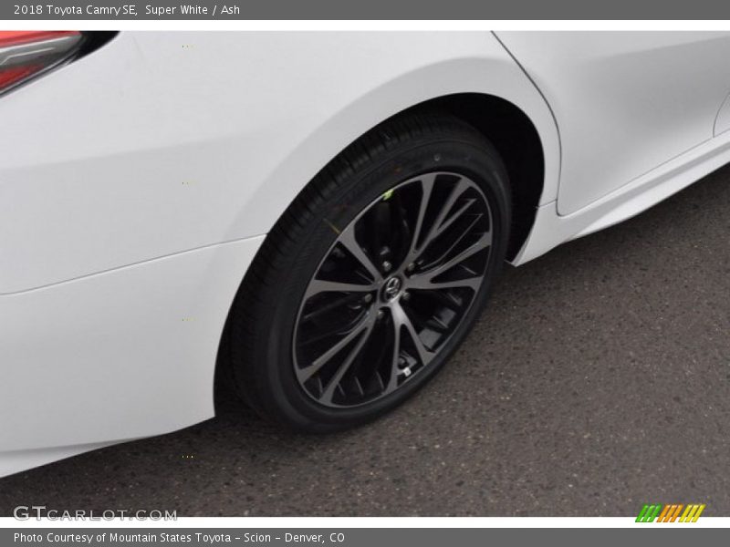 Super White / Ash 2018 Toyota Camry SE