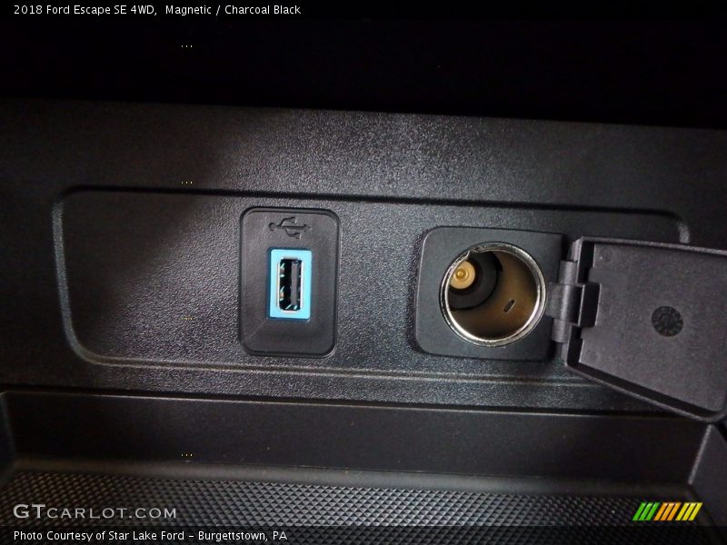 Magnetic / Charcoal Black 2018 Ford Escape SE 4WD