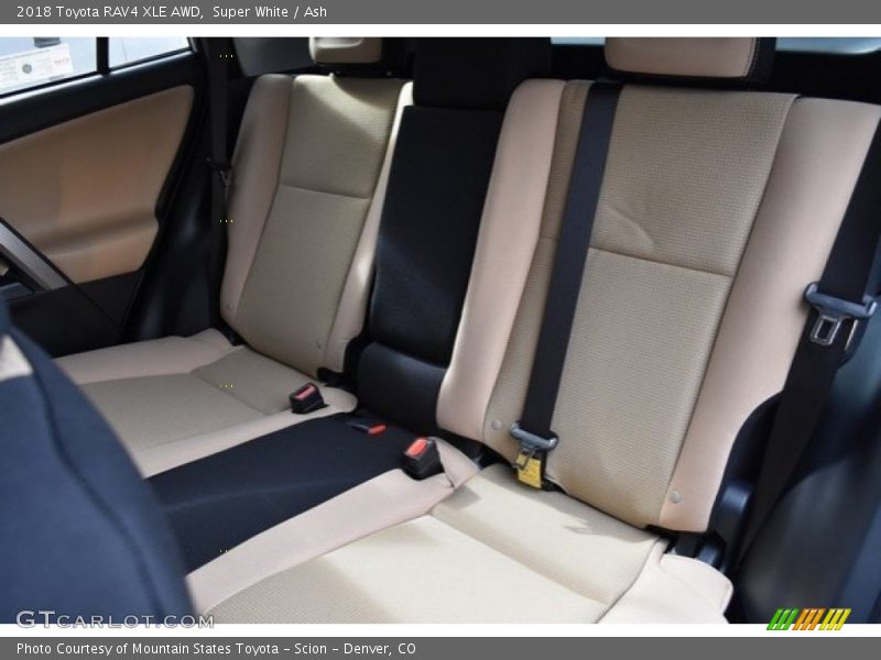 Super White / Ash 2018 Toyota RAV4 XLE AWD