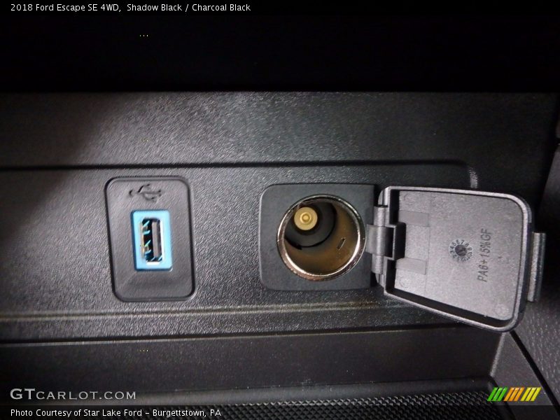 Shadow Black / Charcoal Black 2018 Ford Escape SE 4WD