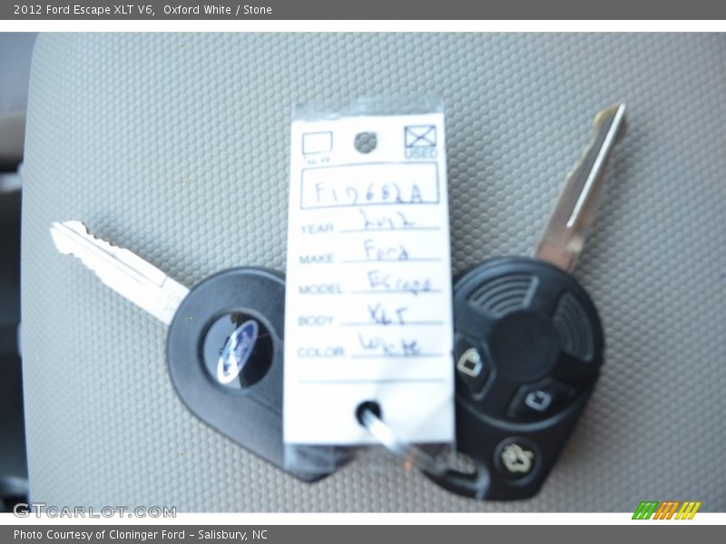 Oxford White / Stone 2012 Ford Escape XLT V6