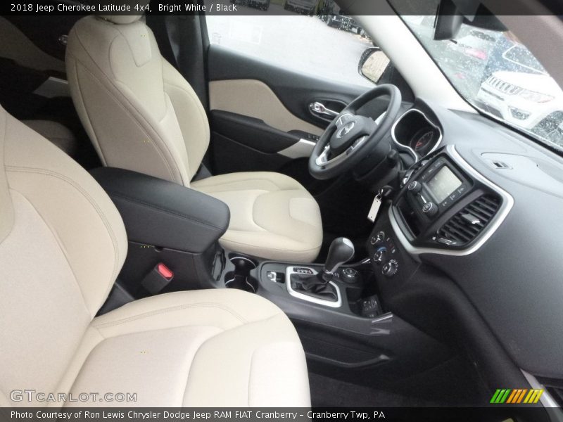 Bright White / Black 2018 Jeep Cherokee Latitude 4x4
