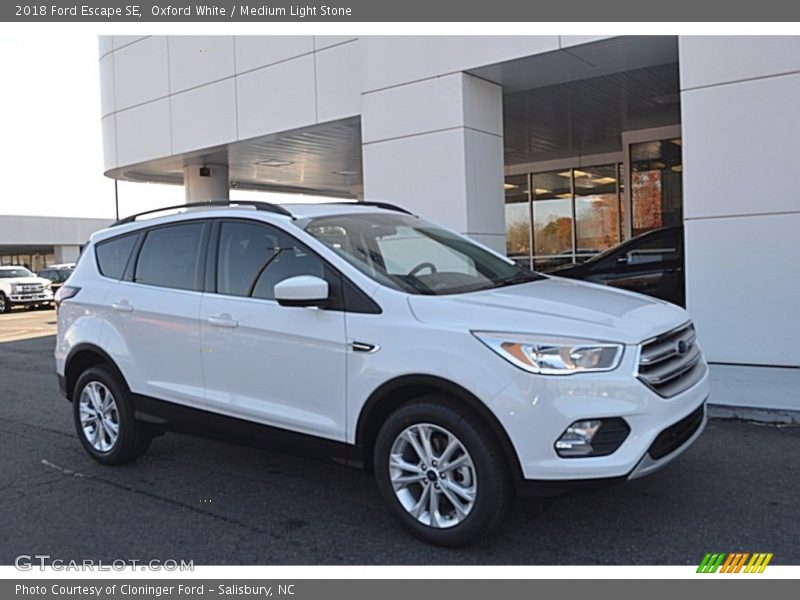 Oxford White / Medium Light Stone 2018 Ford Escape SE