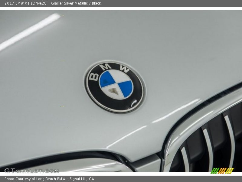 Glacier Silver Metallic / Black 2017 BMW X1 sDrive28i