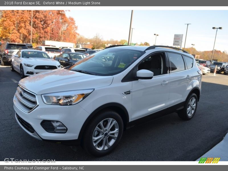 Oxford White / Medium Light Stone 2018 Ford Escape SE