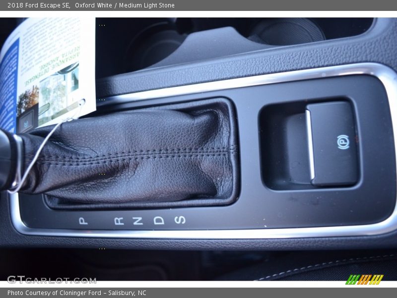 Oxford White / Medium Light Stone 2018 Ford Escape SE