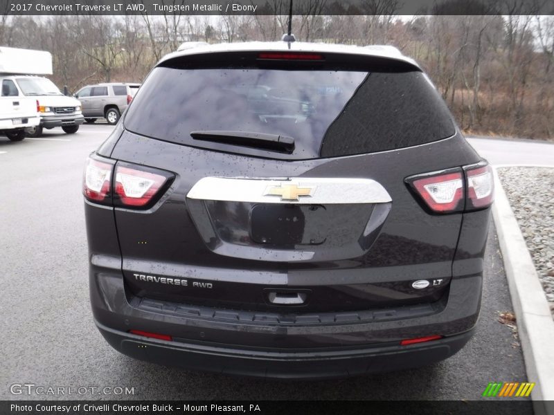 Tungsten Metallic / Ebony 2017 Chevrolet Traverse LT AWD