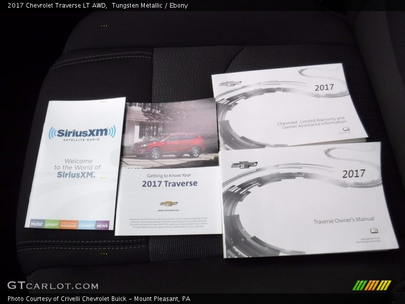 Tungsten Metallic / Ebony 2017 Chevrolet Traverse LT AWD