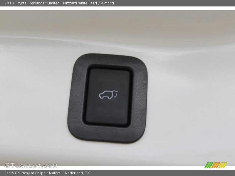Blizzard White Pearl / Almond 2018 Toyota Highlander Limited