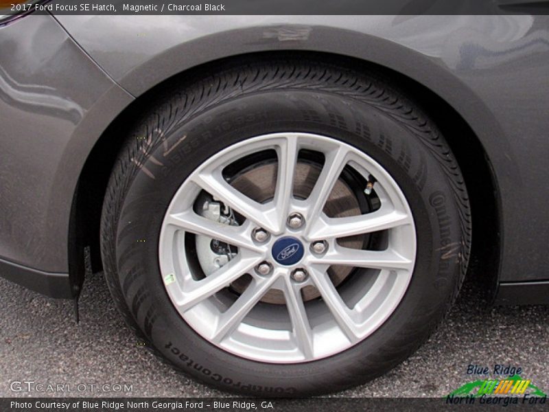 Magnetic / Charcoal Black 2017 Ford Focus SE Hatch