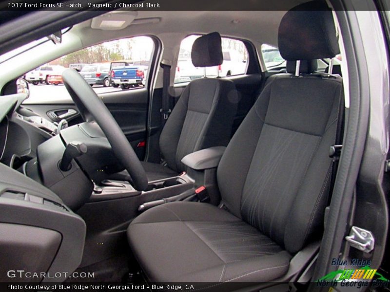 Magnetic / Charcoal Black 2017 Ford Focus SE Hatch