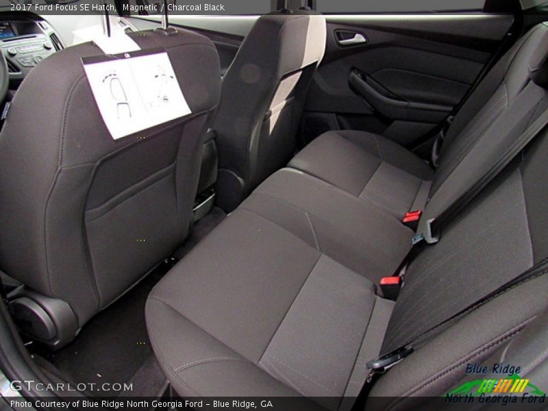 Magnetic / Charcoal Black 2017 Ford Focus SE Hatch