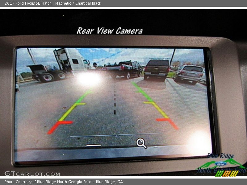 Magnetic / Charcoal Black 2017 Ford Focus SE Hatch