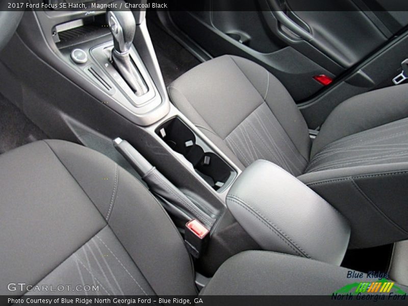 Magnetic / Charcoal Black 2017 Ford Focus SE Hatch