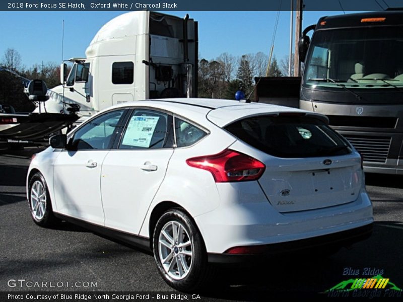 Oxford White / Charcoal Black 2018 Ford Focus SE Hatch