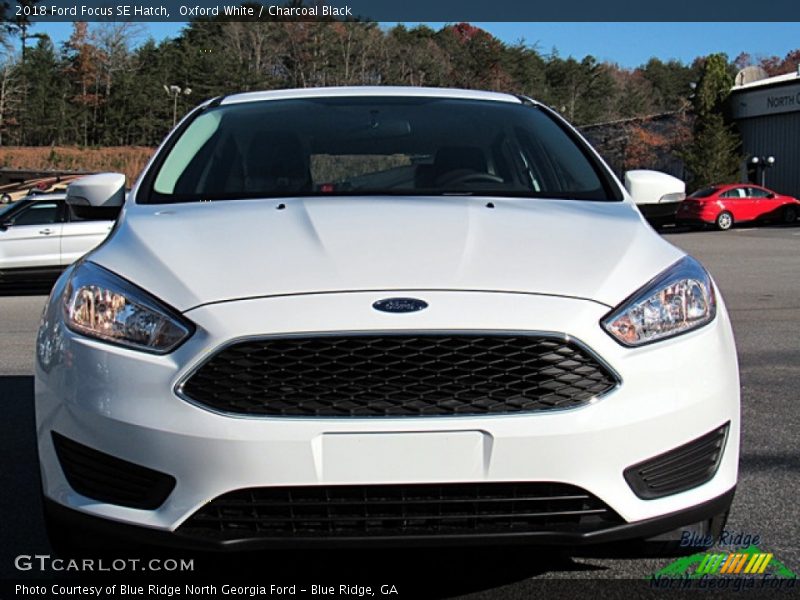 Oxford White / Charcoal Black 2018 Ford Focus SE Hatch