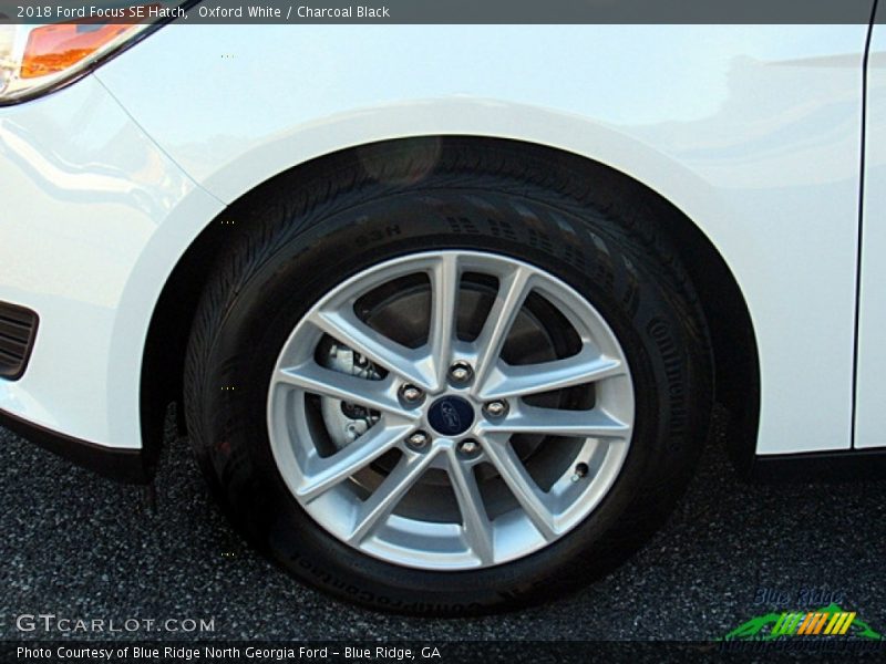 Oxford White / Charcoal Black 2018 Ford Focus SE Hatch