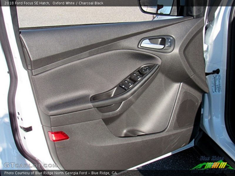 Oxford White / Charcoal Black 2018 Ford Focus SE Hatch