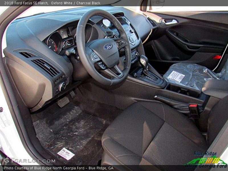 Oxford White / Charcoal Black 2018 Ford Focus SE Hatch