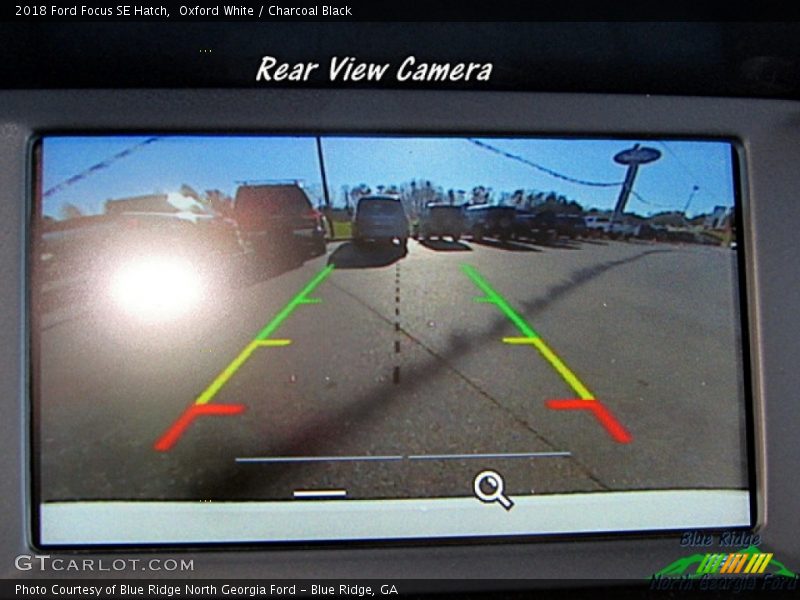Oxford White / Charcoal Black 2018 Ford Focus SE Hatch
