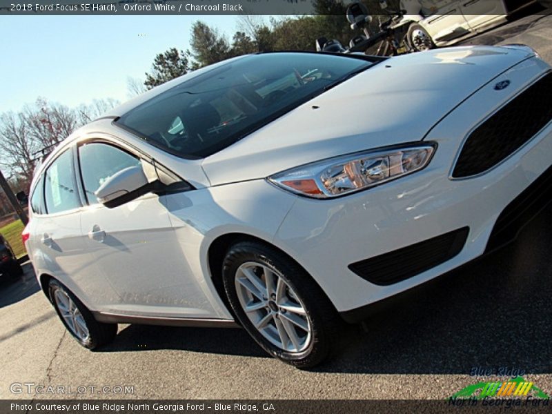 Oxford White / Charcoal Black 2018 Ford Focus SE Hatch