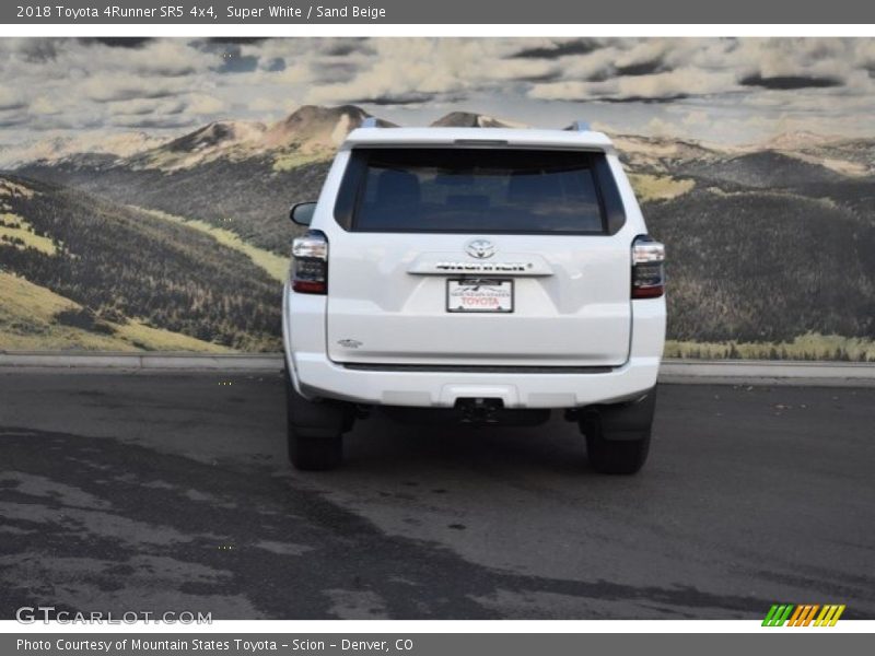 Super White / Sand Beige 2018 Toyota 4Runner SR5 4x4