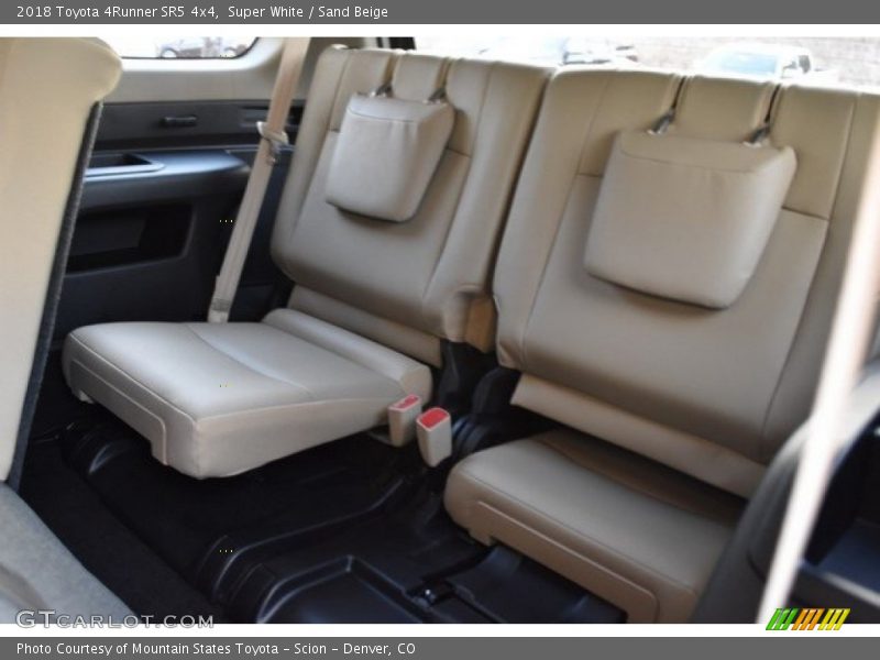 Super White / Sand Beige 2018 Toyota 4Runner SR5 4x4