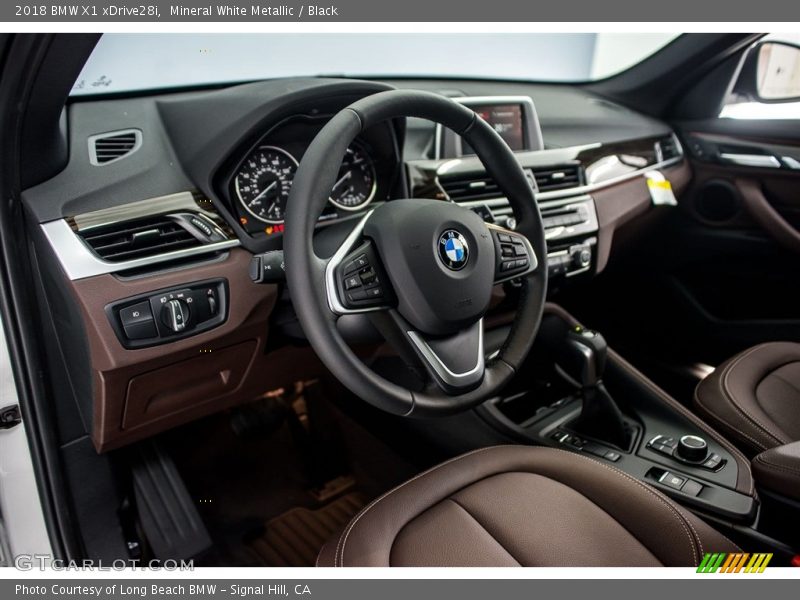 Mineral White Metallic / Black 2018 BMW X1 xDrive28i