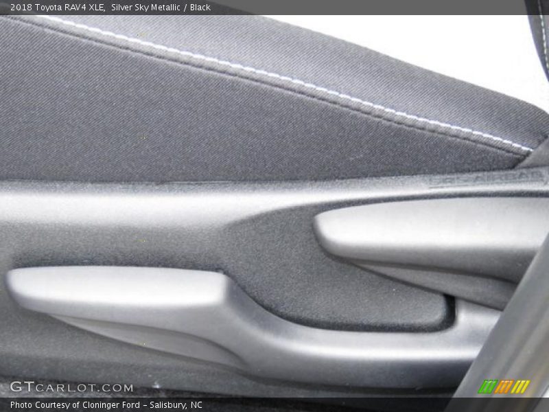 Silver Sky Metallic / Black 2018 Toyota RAV4 XLE