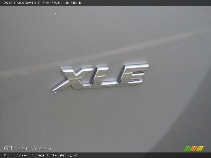 Silver Sky Metallic / Black 2018 Toyota RAV4 XLE