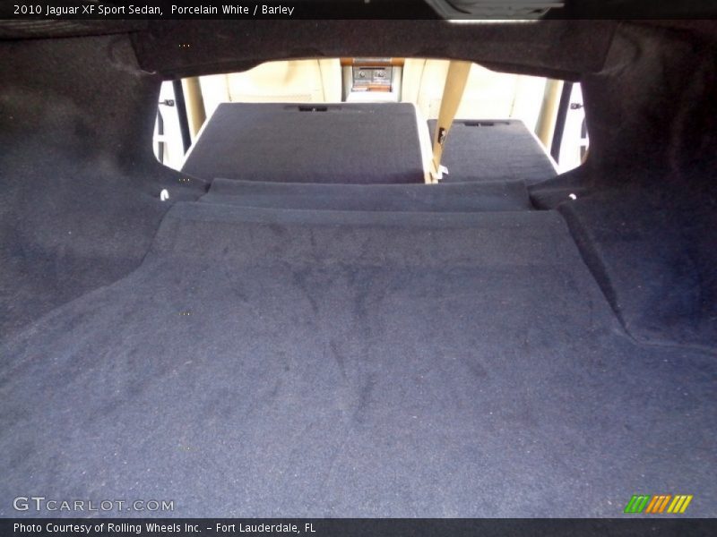  2010 XF Sport Sedan Trunk