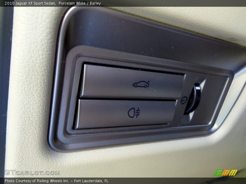 Porcelain White / Barley 2010 Jaguar XF Sport Sedan