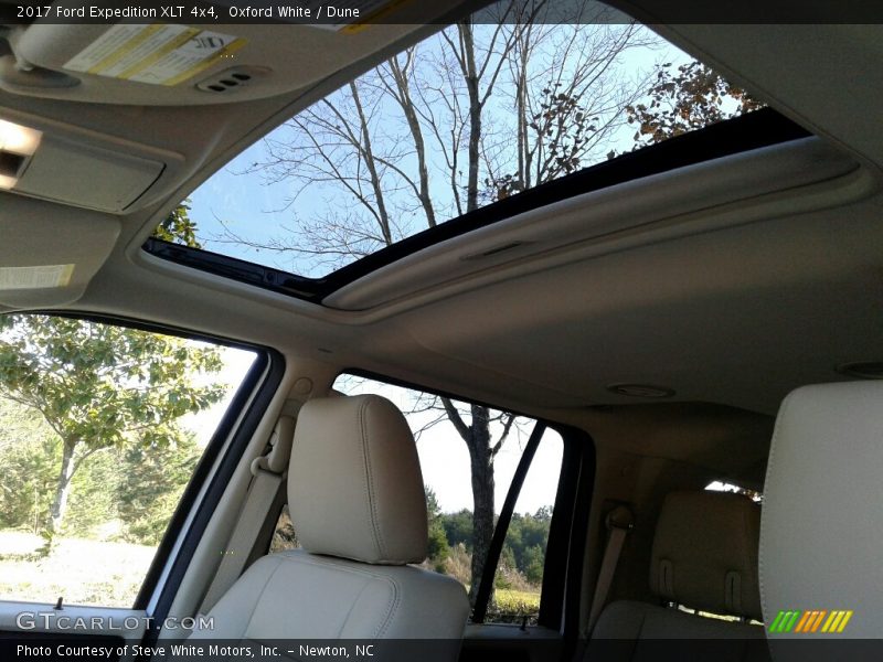 Oxford White / Dune 2017 Ford Expedition XLT 4x4