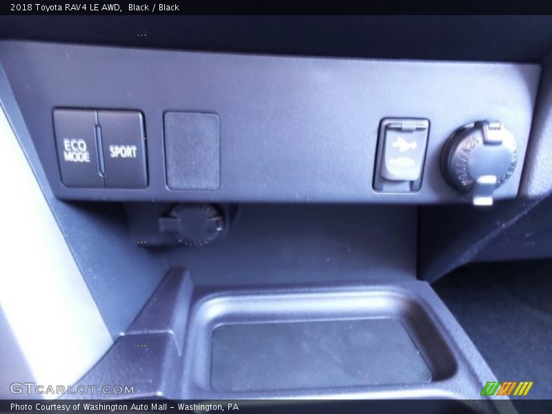 Black / Black 2018 Toyota RAV4 LE AWD