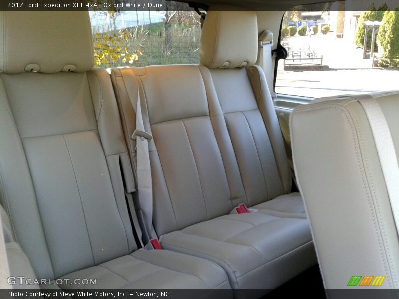 Oxford White / Dune 2017 Ford Expedition XLT 4x4