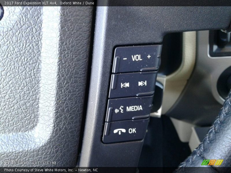 Oxford White / Dune 2017 Ford Expedition XLT 4x4