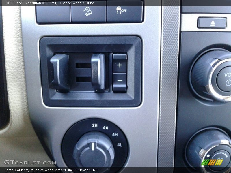 Controls of 2017 Expedition XLT 4x4