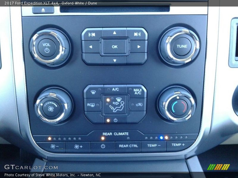 Controls of 2017 Expedition XLT 4x4