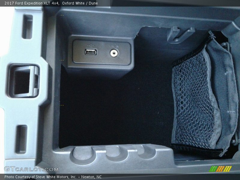 Oxford White / Dune 2017 Ford Expedition XLT 4x4