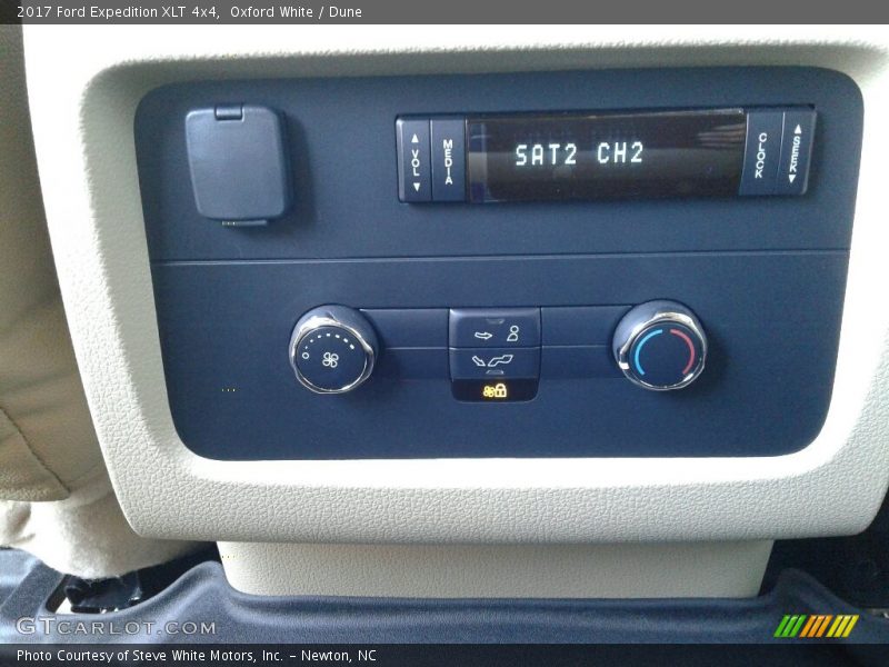 Oxford White / Dune 2017 Ford Expedition XLT 4x4